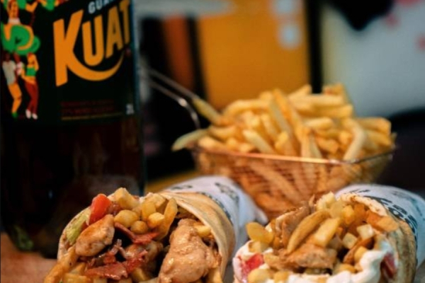 Casal 3       2 shawarma misto+ 400gr batata frita + 1 kuat 2 litros 